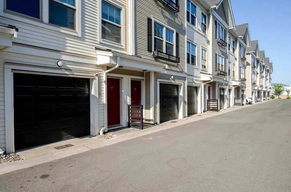 77-32633 Simon Avenue, Abbotsford, BC - Townhouse for Sale - Photo 4 of 40 77-32633 Simon Avenue, Abbotsford, BC - Townhouse for Sale - Photo 4 of 40