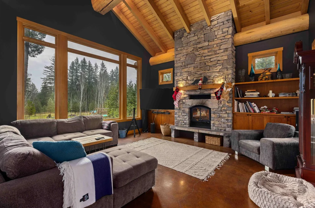 7703 PEMBERTON PORTAGE ROAD, Pemberton BC V0N 2L0, Pemberton BC — Residential for Sale - Photo 2