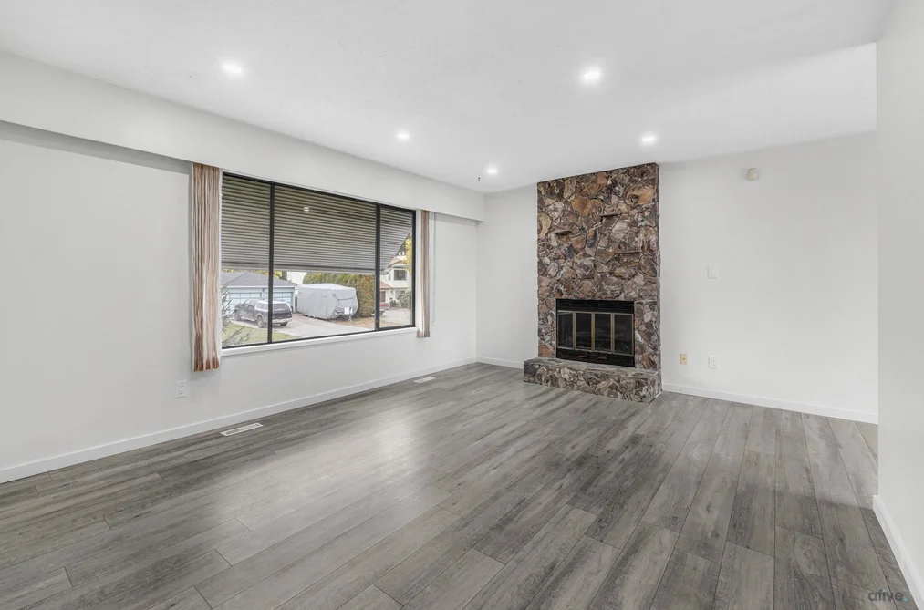 7710 JUNIPER STREET, Mission BC V2V 6G1, Mission BC — Residential for Sale - Photo 2