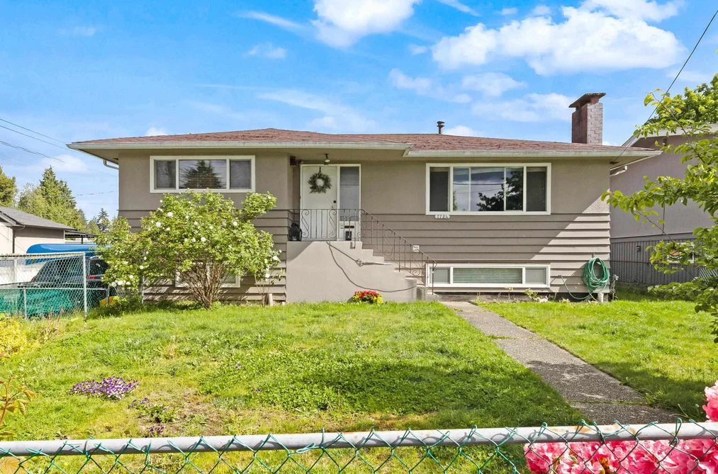 House for sale at 7724 Goodlad Street Burnaby British Columbia - MLS: R3091237