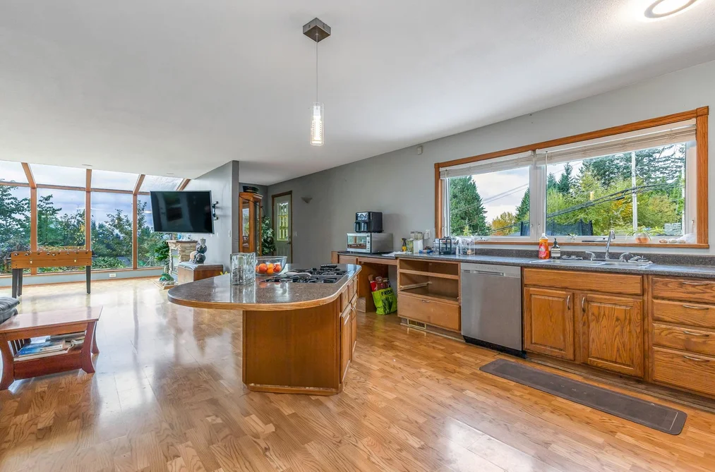7730 Horne Street, Mission, BC - House for Sale - Photo 8 of 40 7730 Horne Street, Mission, BC - House for Sale - Photo 8 of 40