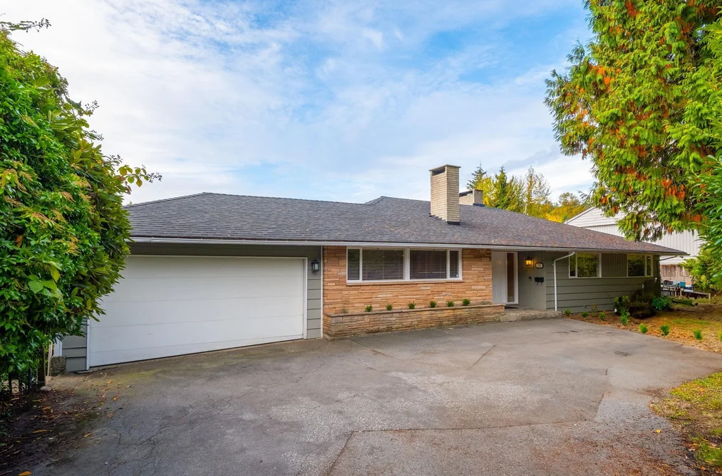 House for sale at 775 Southborough Drive West Vancouver British Columbia - MLS: R3102587