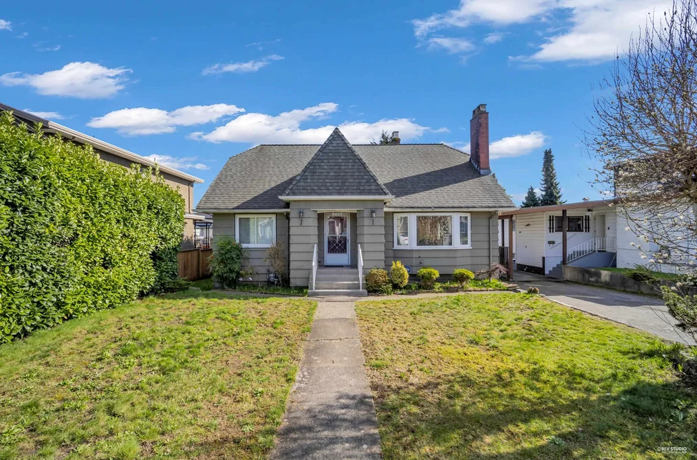 House for sale at 7758 15th Avenue Burnaby British Columbia - MLS: R3102799