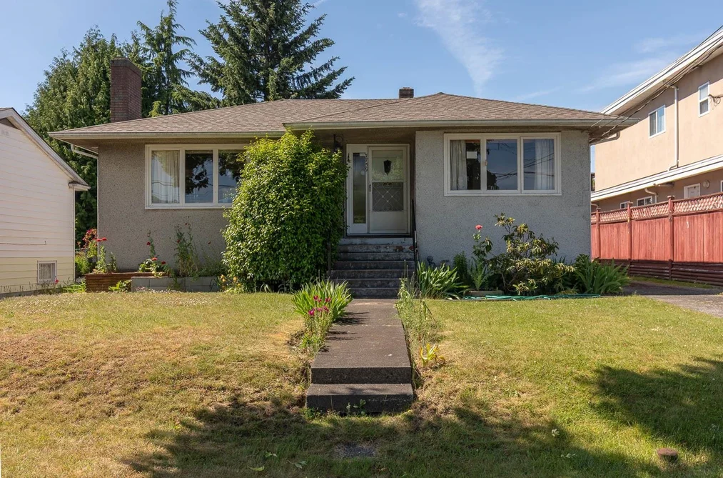 House for sale at 7759 14th Avenue Burnaby British Columbia - MLS: R3136118