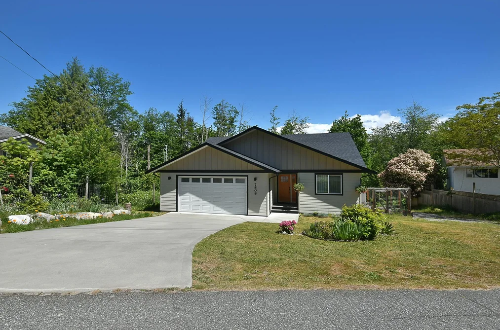 House for sale at 7808 Eagle Drive Halfmoon Bay British Columbia - MLS: R3105527