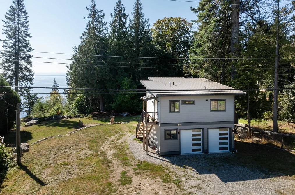 House for sale at 7835 Redrooffs Road Halfmoon Bay British Columbia - MLS: R3052783