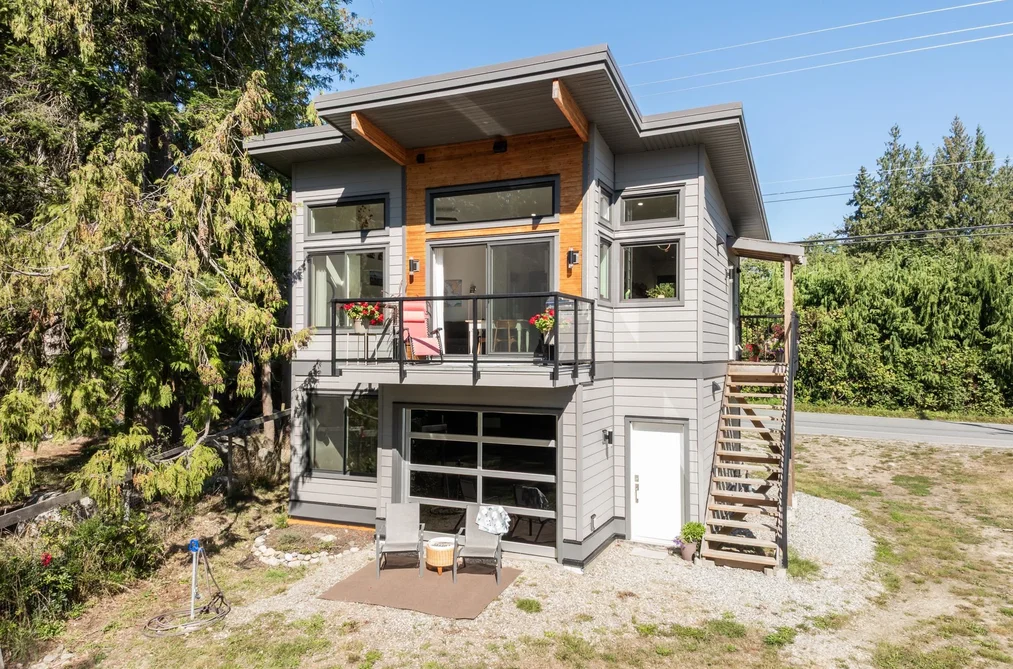 House for sale at 7835 Redrooffs Road Halfmoon Bay British Columbia - MLS: R3166517