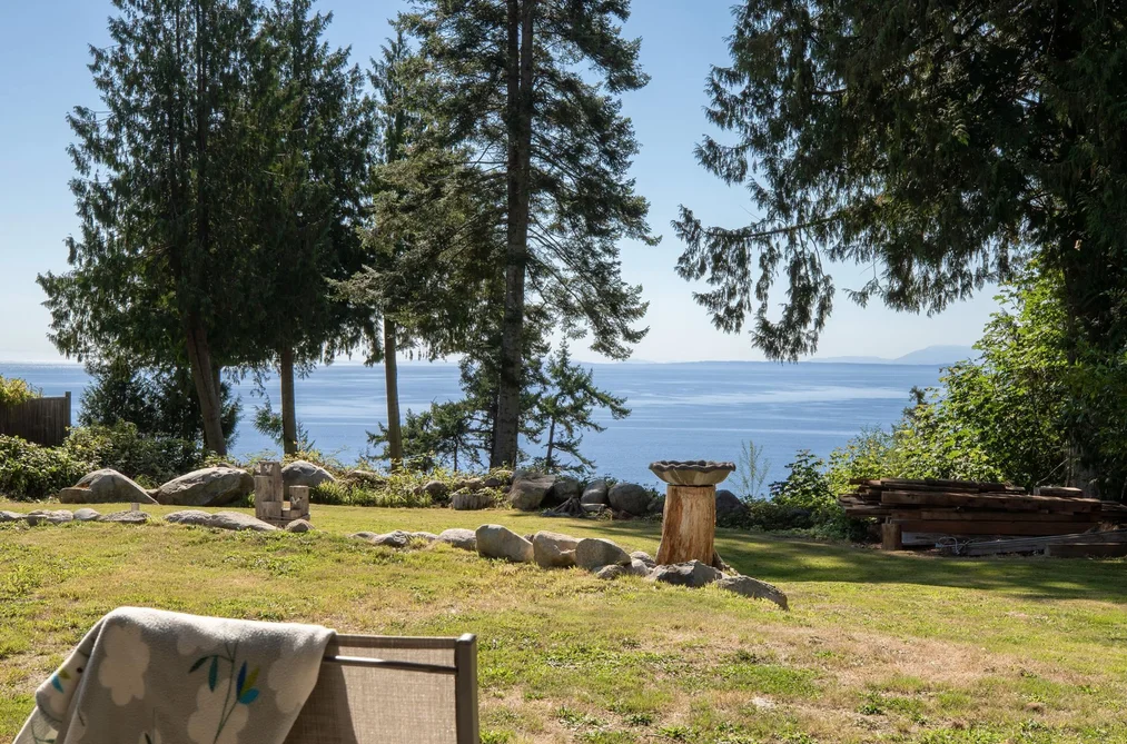 House for sale at 7835 Redrooffs Road Halfmoon Bay British Columbia - MLS: R3052783