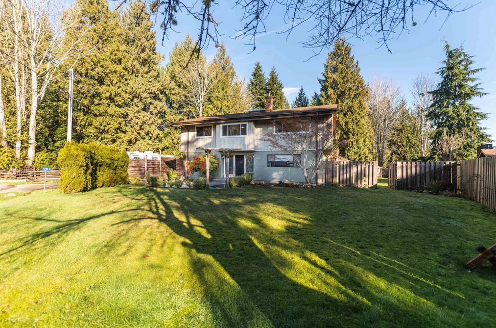 House for sale at 7862 Eagle Drive Halfmoon Bay British Columbia - MLS: R3087738