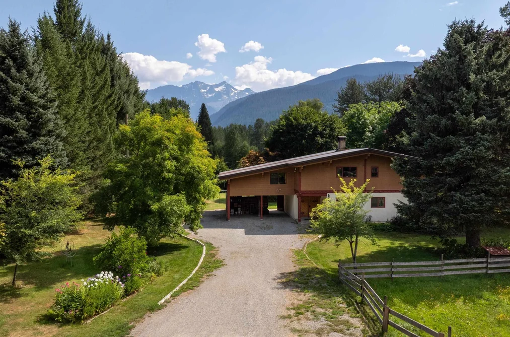 House for sale at 7869 Pemberton Meadows Road Pemberton British Columbia - MLS: R3164694