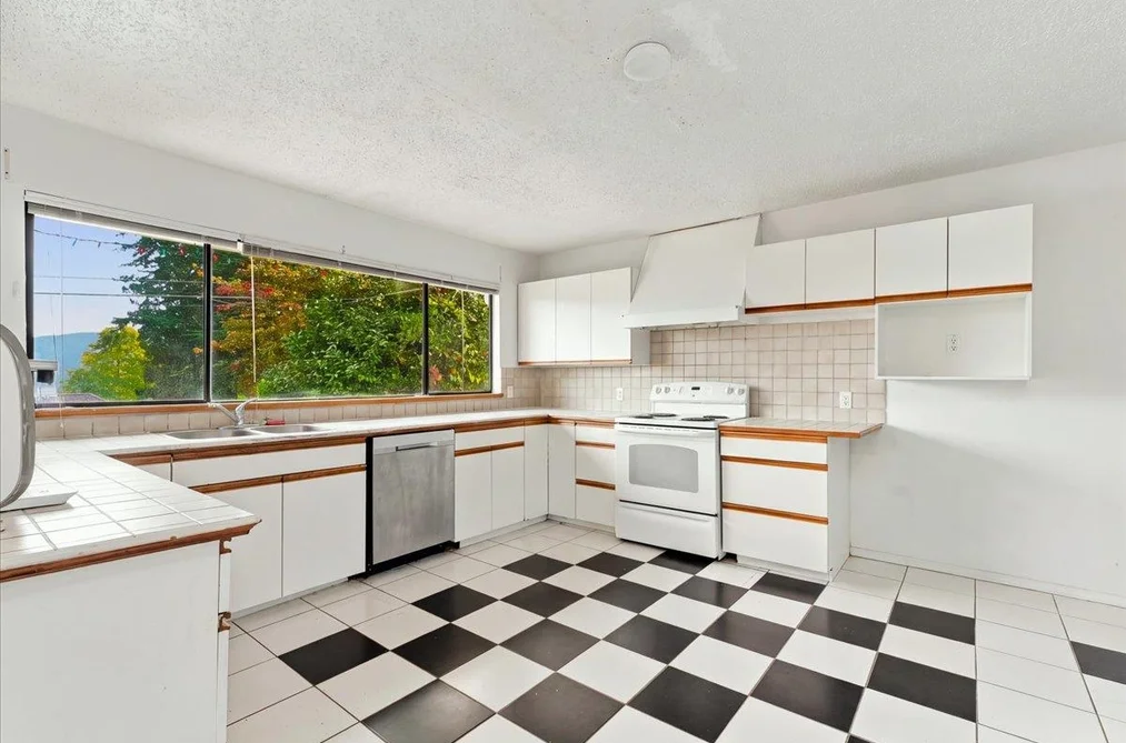 787 Roslyn Boulevard, North Vancouver, BC - House for Sale - Photo 15 of 39 787 Roslyn Boulevard, North Vancouver, BC - House for Sale - Photo 15 of 39
