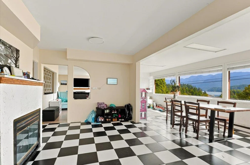 787 Roslyn Boulevard, North Vancouver, BC - House for Sale - Photo 16 of 39 787 Roslyn Boulevard, North Vancouver, BC - House for Sale - Photo 16 of 39