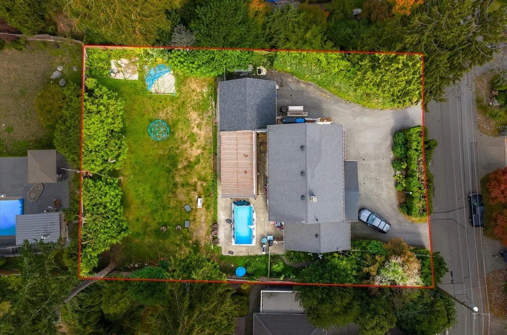 787 Roslyn Boulevard, North Vancouver, BC - House for Sale - Photo 2 of 39 787 Roslyn Boulevard, North Vancouver, BC - House for Sale - Photo 2 of 39