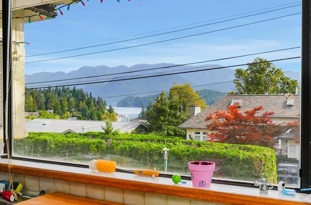 787 Roslyn Boulevard, North Vancouver, BC - House for Sale - Photo 23 of 39 787 Roslyn Boulevard, North Vancouver, BC - House for Sale - Photo 23 of 39