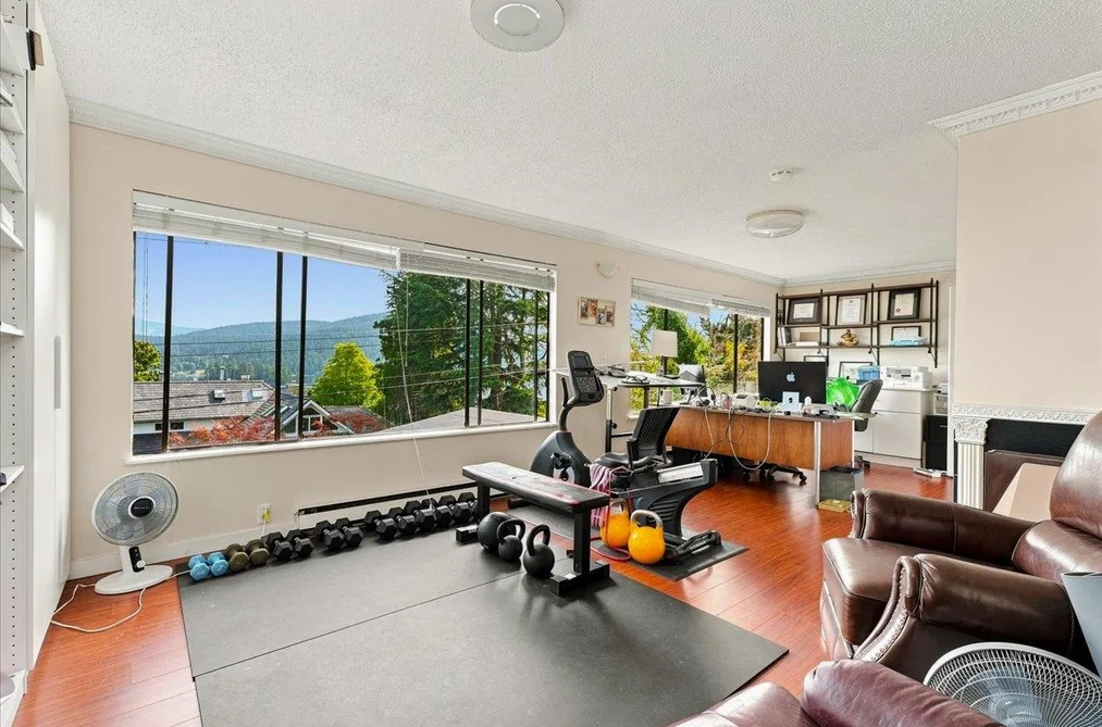 787 Roslyn Boulevard, North Vancouver, BC - House for Sale - Photo 30 of 39 787 Roslyn Boulevard, North Vancouver, BC - House for Sale - Photo 30 of 39