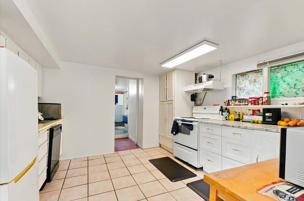 787 Roslyn Boulevard, North Vancouver, BC - House for Sale - Photo 31 of 39 787 Roslyn Boulevard, North Vancouver, BC - House for Sale - Photo 31 of 39