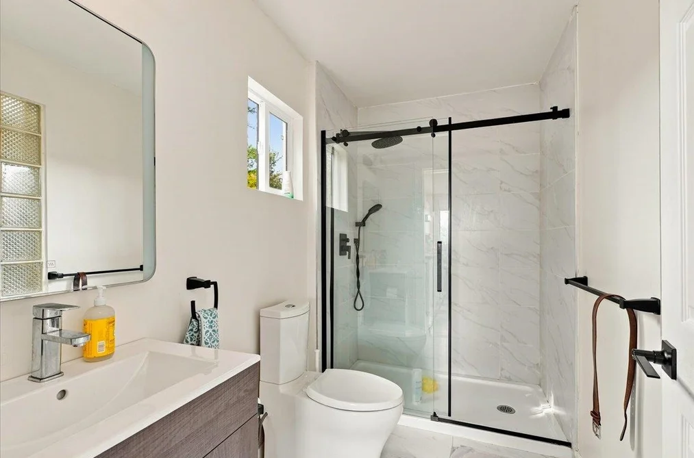 787 Roslyn Boulevard, North Vancouver, BC - House for Sale - Photo 33 of 39 787 Roslyn Boulevard, North Vancouver, BC - House for Sale - Photo 33 of 39