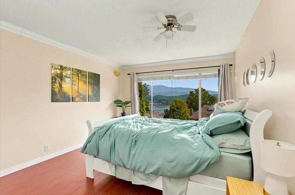 787 Roslyn Boulevard, North Vancouver, BC - House for Sale - Photo 34 of 39 787 Roslyn Boulevard, North Vancouver, BC - House for Sale - Photo 34 of 39