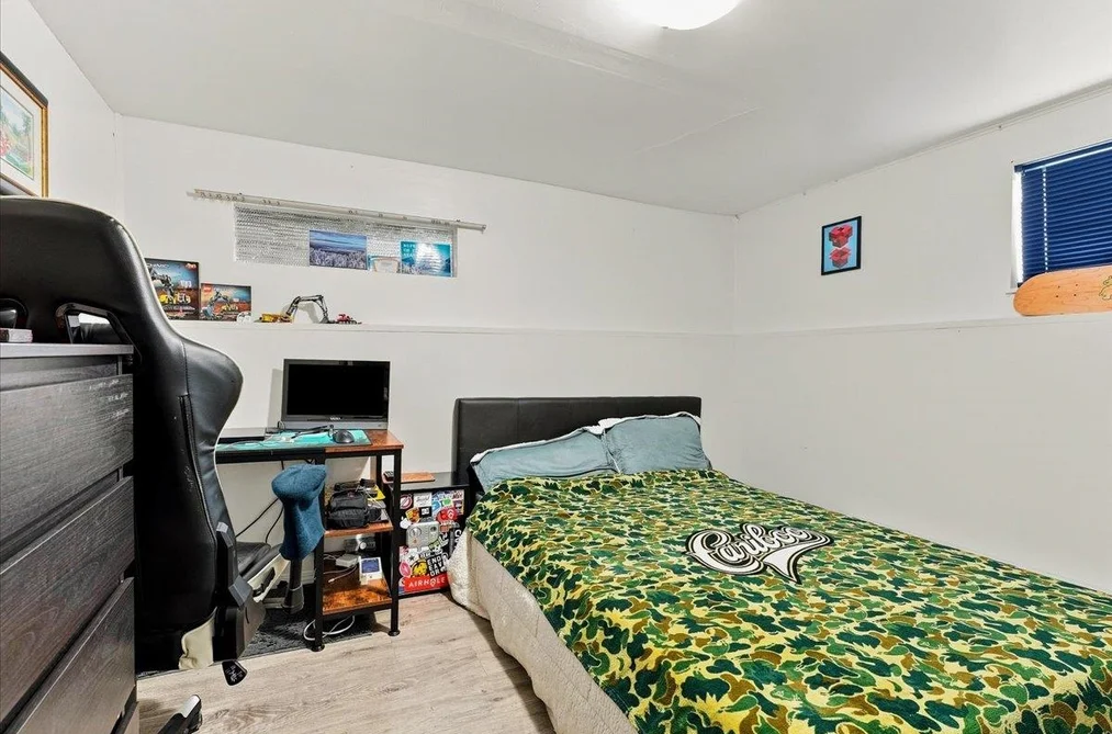 787 Roslyn Boulevard, North Vancouver, BC - House for Sale - Photo 37 of 39 787 Roslyn Boulevard, North Vancouver, BC - House for Sale - Photo 37 of 39