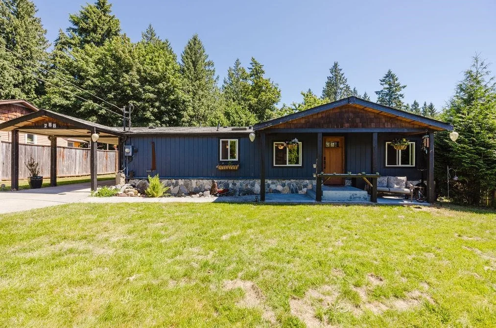 House for sale at 788 Mountainview Drive Gibsons British Columbia - MLS: R3137794