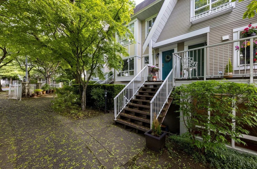 Condo for sale at 79 6588 Southoaks Crescent Burnaby British Columbia - MLS: R3124261
