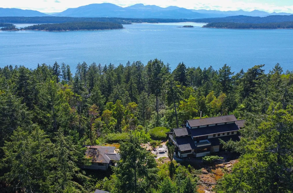 House for sale at 790 Devina Drive Galiano Island British Columbia - MLS: R3138828
