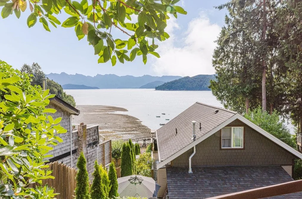 House for sale at 790 Marine Drive Gibsons British Columbia - MLS: R3146477
