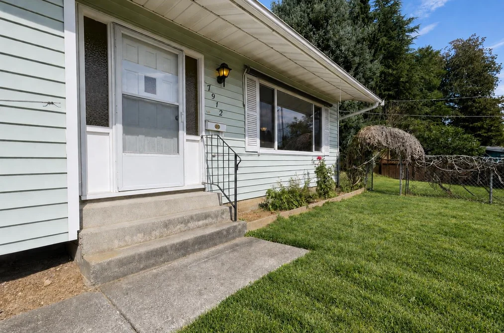 7912 Burdock Street, Mission, BC - MLS: R3162047 - Photo 4 7912 Burdock Street, Mission, BC - MLS: R3162047 - Photo 4