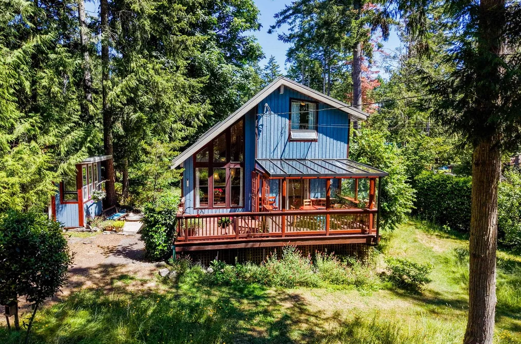 House for sale at 7913 Swanson View Drive Pender Island British Columbia - MLS: R3136446