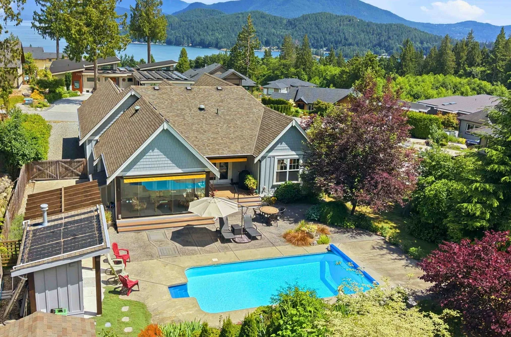 House for sale at 795 Madison Place Gibsons British Columbia - MLS: R3134847