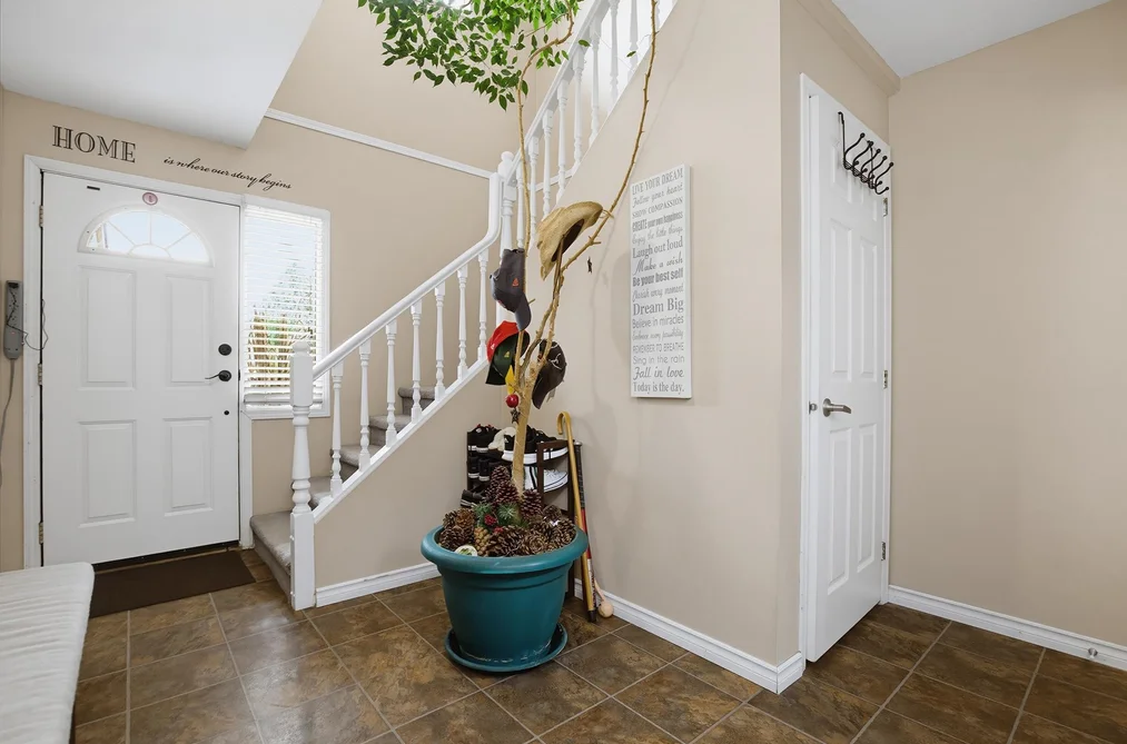 7957 BURDOCK STREET, Mission BC V2V 4Y5, Mission BC — Residential for Sale — Photo 3 of 40