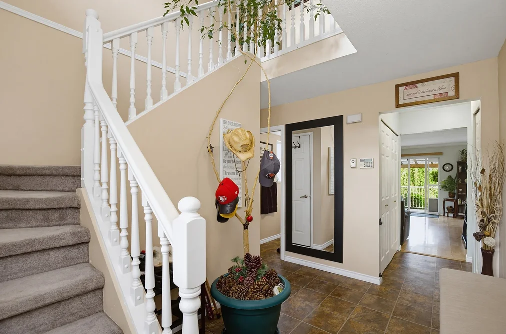 7957 BURDOCK STREET, Mission BC V2V 4Y5, Mission BC — Residential for Sale — Photo 4 of 40