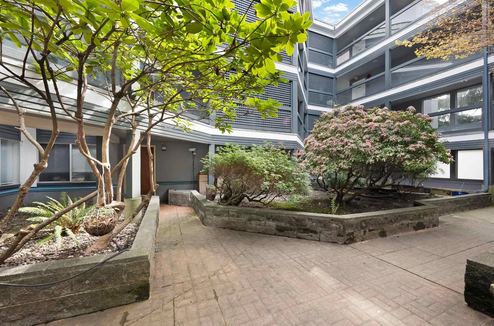 Condo for sale at 8 1355 W 4th Avenue Vancouver British Columbia - MLS: R3105612