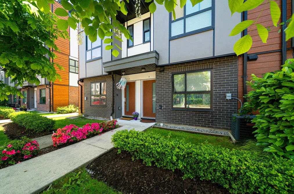 Townhouse for sale at 8 19760 55 Avenue Langley British Columbia - MLS: R3132139