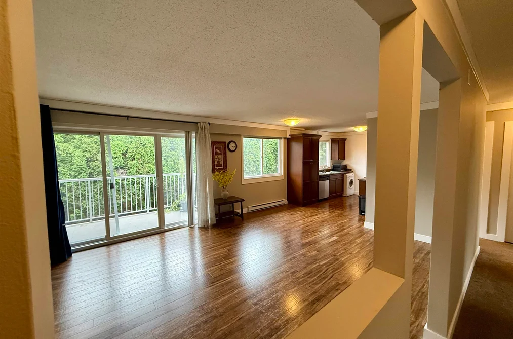 8 33900 MAYFAIR AVENUE, Abbotsford BC V2S 1R2, Abbotsford BC — Residential for Sale — Photo 4 of 27