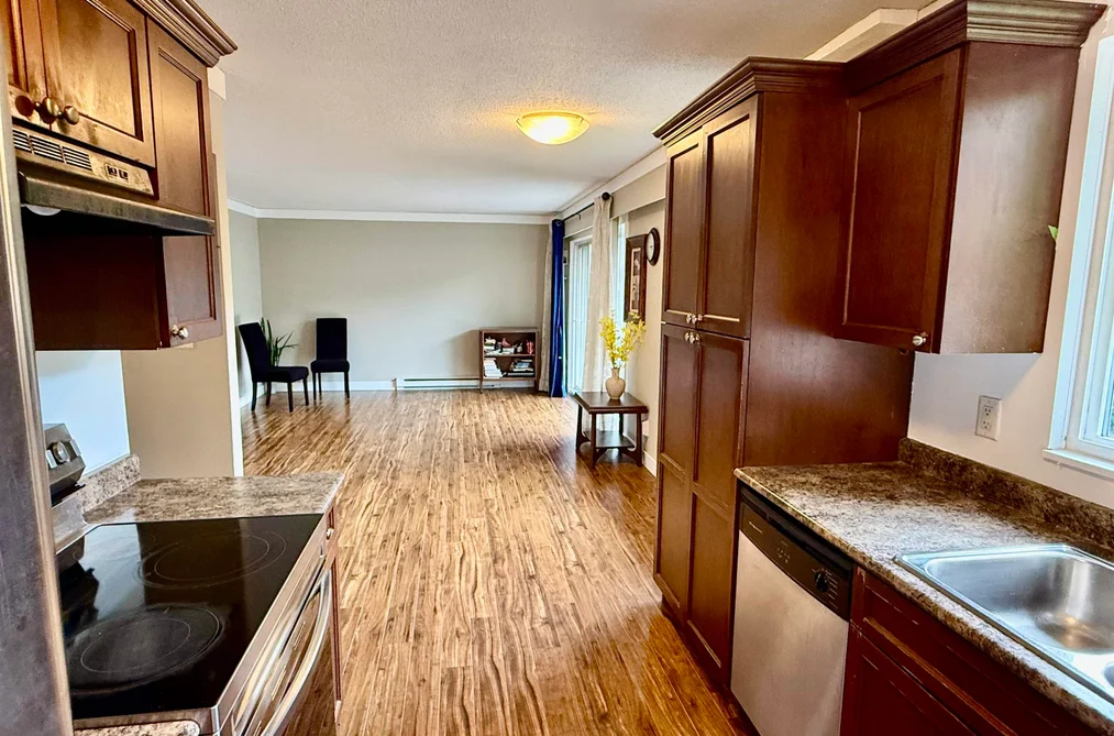 8 33900 MAYFAIR AVENUE, Abbotsford BC V2S 1R2, Abbotsford BC — Residential for Sale — Photo 6 of 27