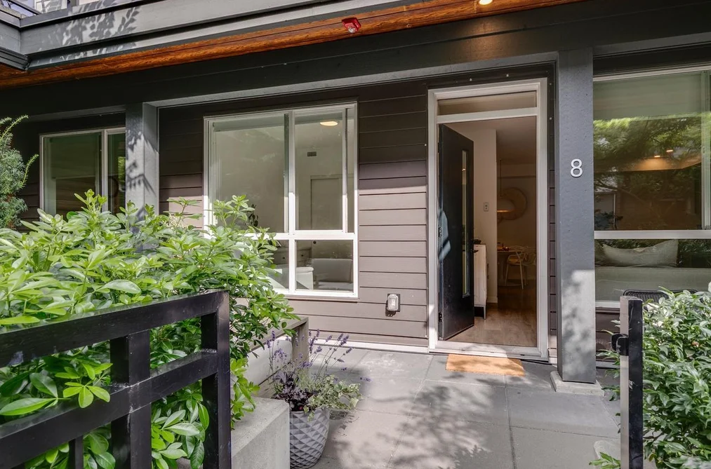 8 533 E 3RD STREET, North Vancouver BC V7L 1G4, North Vancouver BC — Residential for Sale - Photo 2
