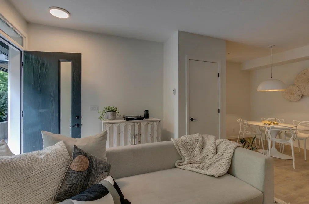 8 533 E 3RD STREET, North Vancouver BC V7L 1G4, North Vancouver BC — Residential for Sale - Photo 4