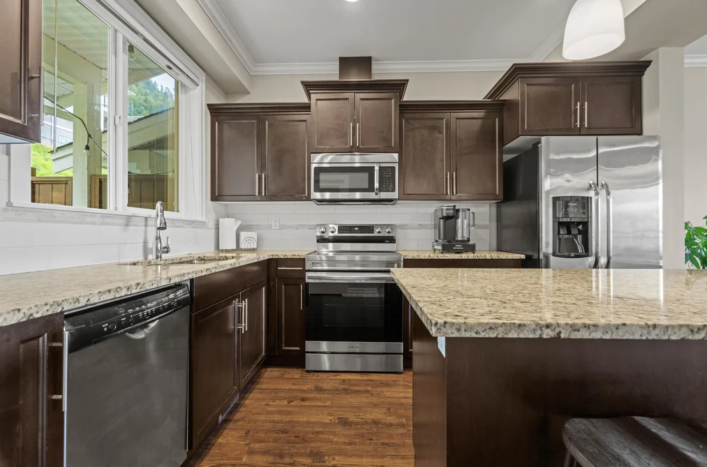 8 6026 LINDEMAN STREET, Chilliwack, BC — Residential for Sale — Photo 10 of 37
