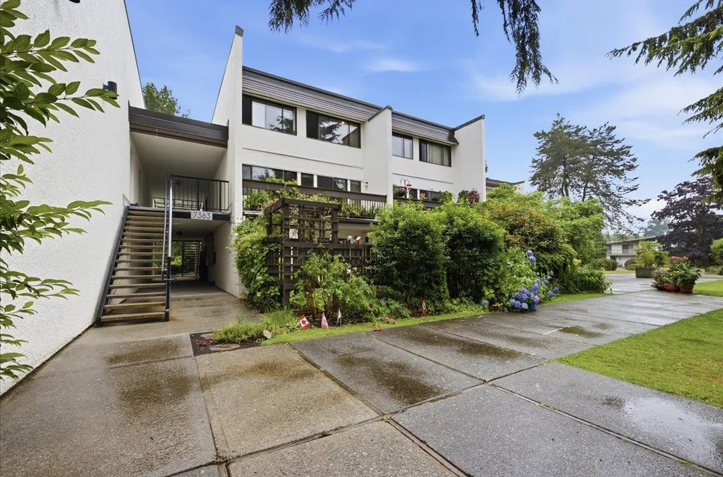 Condo for sale at 8 7363 Montecito Drive Burnaby British Columbia - MLS: R3143034