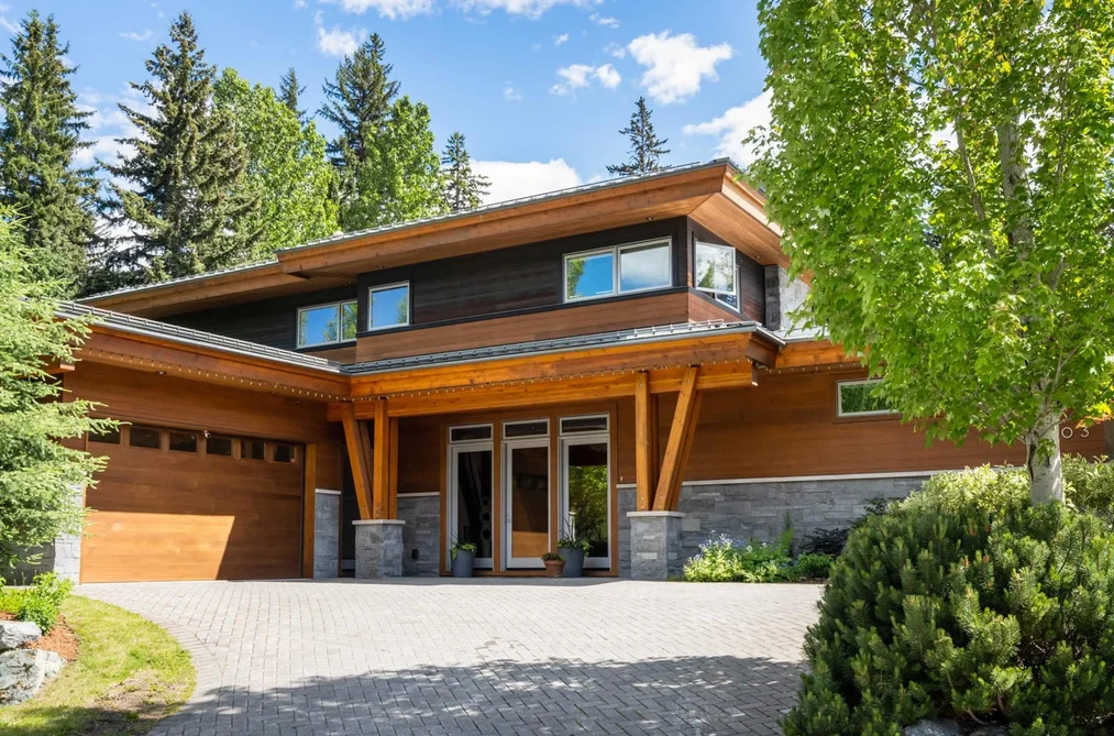House for sale at 8003 Cypress Place Whistler British Columbia - MLS: R3139520