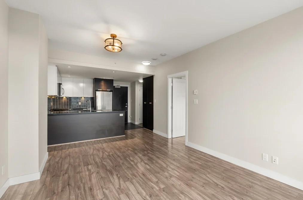 802 2968 GLEN DRIVE, Coquitlam BC V3B 0C4, Coquitlam BC — Residential for Sale - Photo 2
