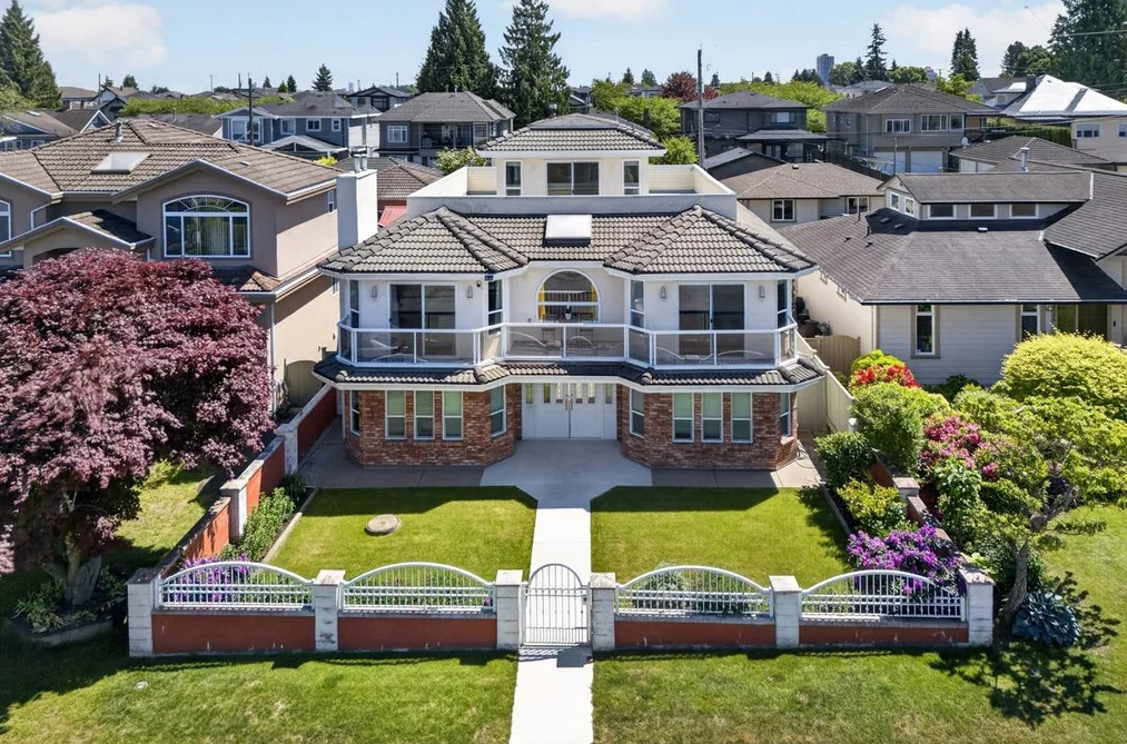 House for sale at 8026 18th Avenue Burnaby British Columbia - MLS: R3127939