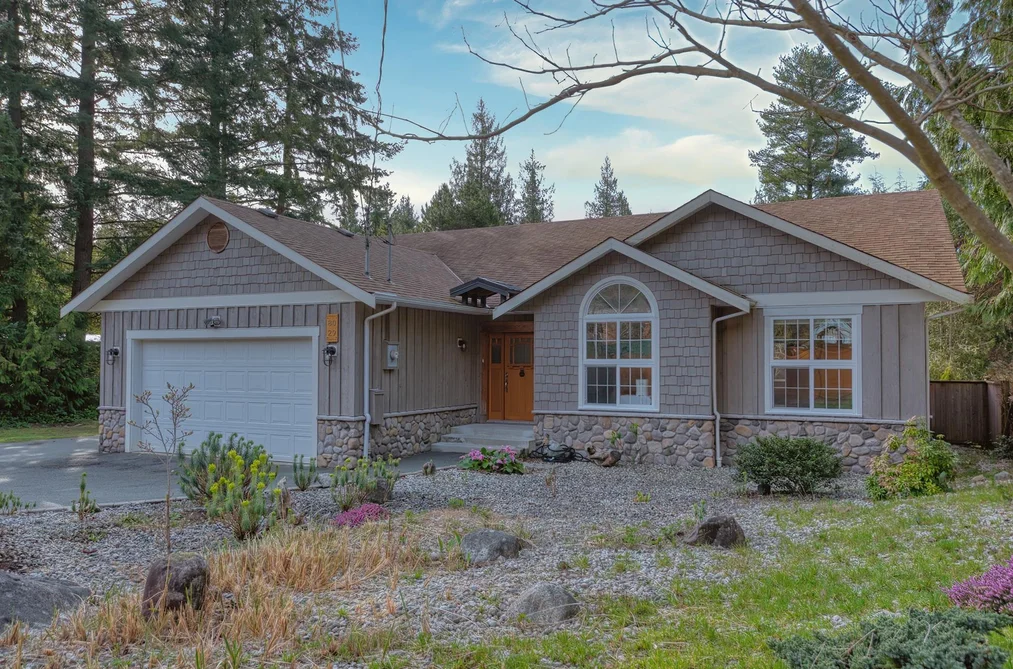 House for sale at 8029 Southwood Road Halfmoon Bay British Columbia - MLS: R3103345