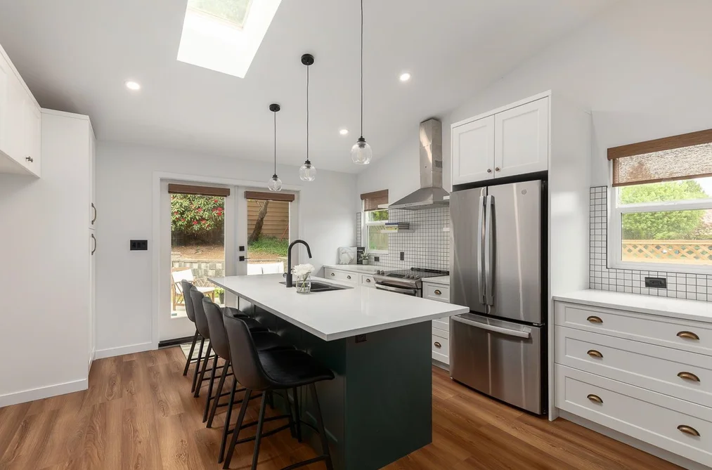 8029 WESTLAKE STREET, Burnaby BC V5A 2A9, Burnaby BC — Residential for Sale - Photo 3