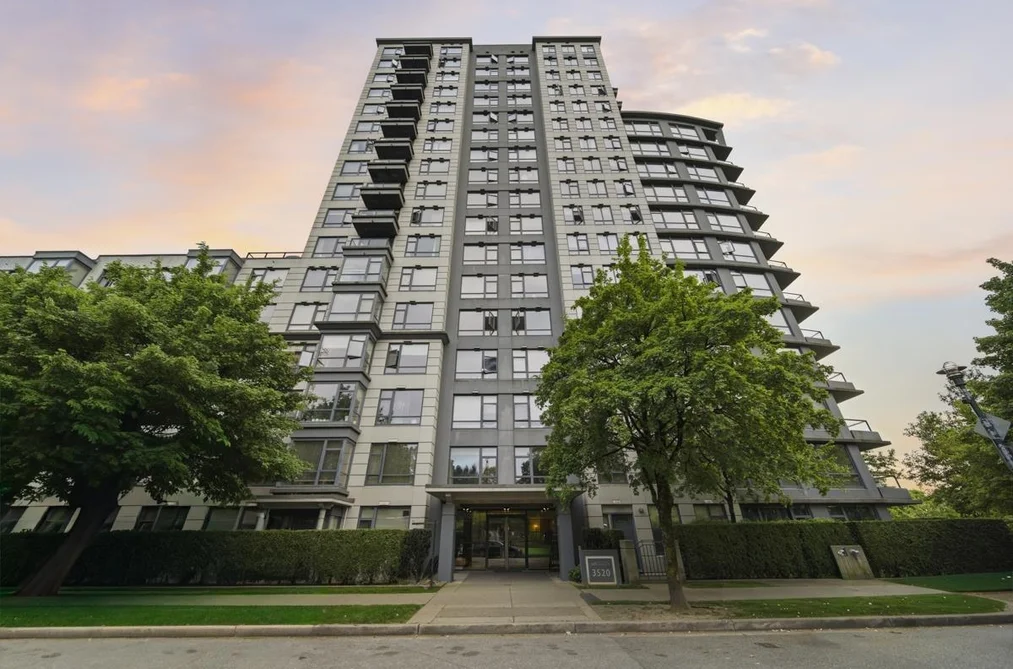 Condo for sale at 803 3520 Crowley Drive Vancouver British Columbia - MLS: R3122602