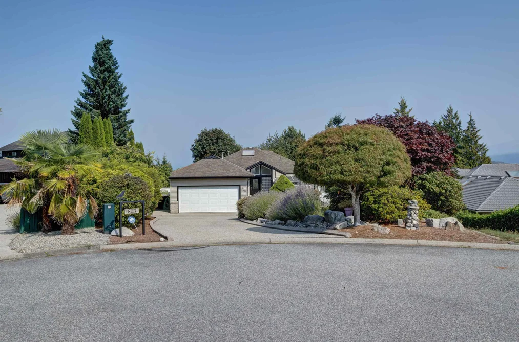 House for sale at 803 Oceanmount Boulevard Gibsons British Columbia - MLS: R3100050