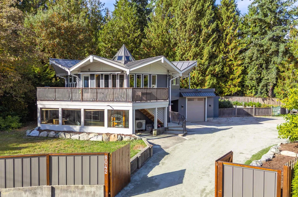 8042 Dogwood Dr, Halfmoon Bay, BC - MLS: R3174245