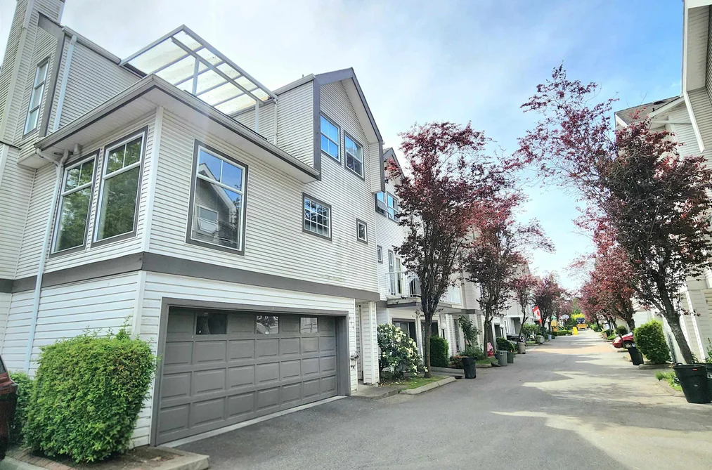 Townhouse for sale at 805 14188 103a Avenue Surrey British Columbia - MLS: R3124352