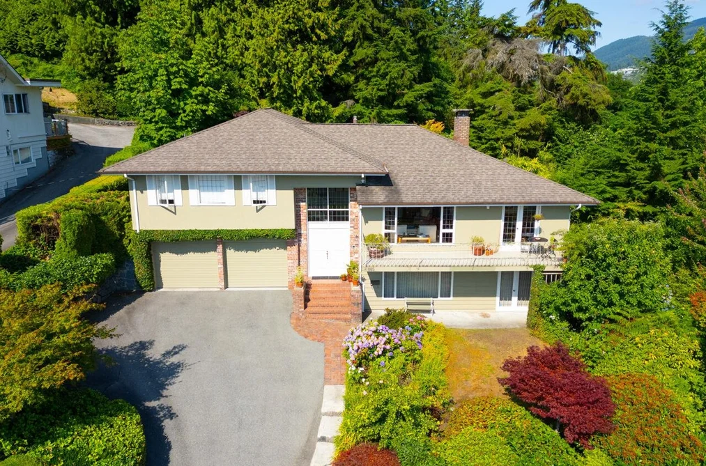 House for sale at 805 Younette Drive West Vancouver British Columbia - MLS: R3150201